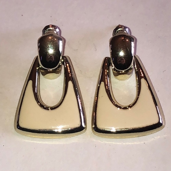 Elegant Gold Tone Cream Enamel Vintage Retro Earrings - Picture 2 of 4